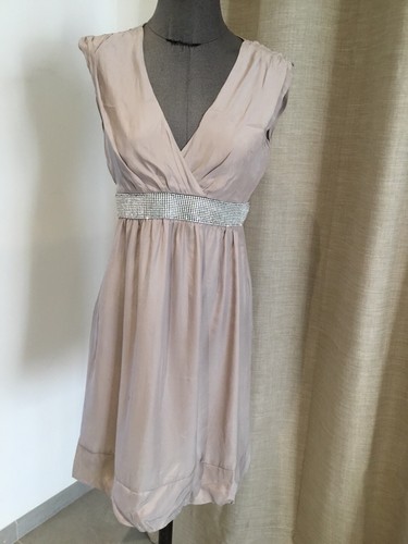 Tres belle robe beige - , strass