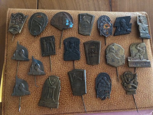 Lot insignes militaires - 19,