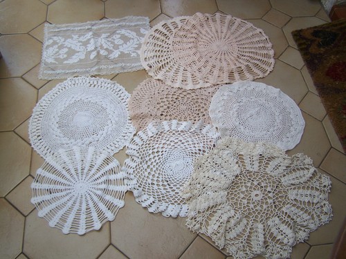 Lot anciens napperons dessus - lot,