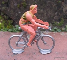 ROGER / COUREUR CYCLISTE