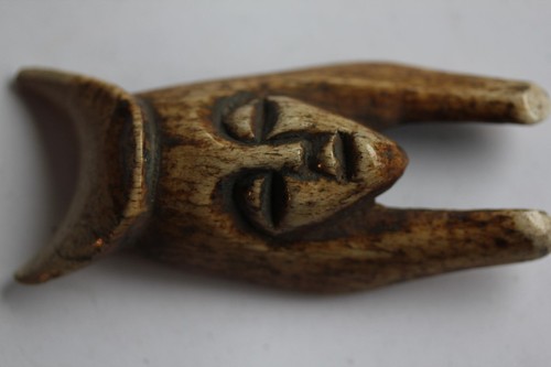Ancienne amulette ethnique - , os