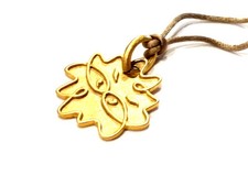 Bijou collier pendentif sur