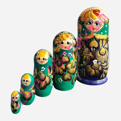 Matriochka poupée russe fleur