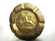 Cendrier En Cuivre Repoussé a décor oriental d'animal et palmiers