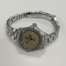 Montre analogique à quartz