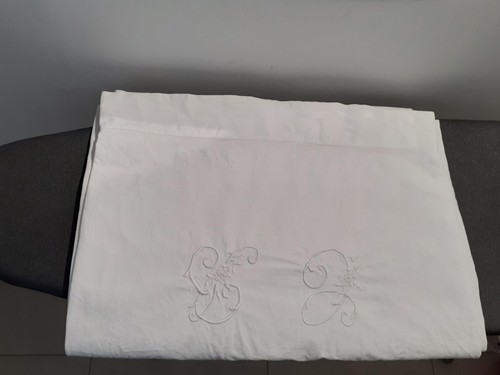 Drap ancien blanc brodé