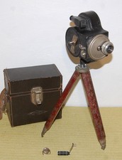 ANNÉES 50.PROCHE DU NEUF.CAMERA MECANIQUE .DOUBLE 8 MM.EMEL.+ TREPIED+SACOCHE
