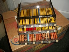 presentoir  Staedtler crayons mines  et craies