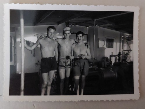Trois hommes torse - trois, short