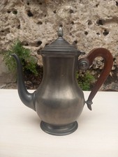 Ancienne cafetière en étain "Le lingot" mesurant 23 cm X 23 cm