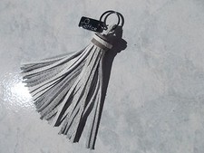 PORTE CLEFS BIJOU DE SAC BUREAU AUTO MOTO POMPON BLANC 18 cm FAIT MAIN UNIQUE