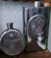Lot Flasque Russe En Métal Inox Signé Russie Et Flasque De Poche Whisky Talisker