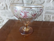 JOLIE COUPE EN CRISTAL DECOR FLORAL REHAUSSE MAIN