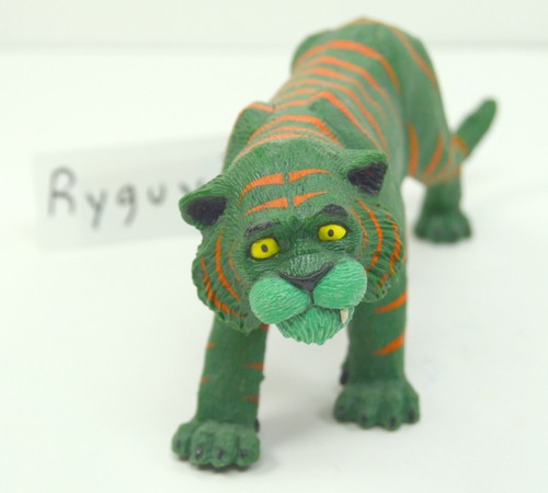 Motuc cringer figure - motuc,, cringer,