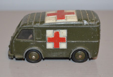 Voiture  Dinky Toys Ambulance Militaire Renault 1000 kg Méccano Made France 1959