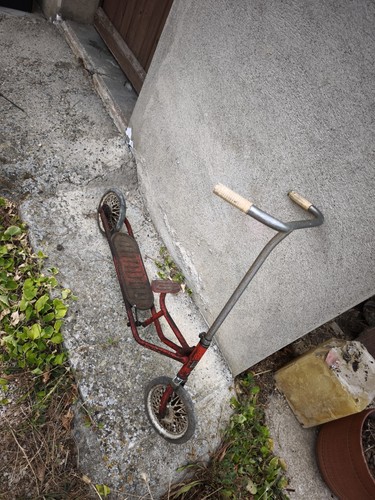 Trottinette pédale - À,