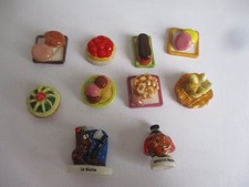 LOT 10 fèves série gateaux galette roi buche tarte macarons éclair buche