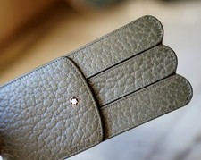 MAGNIFIQUE ETUI A STYLOS MONTBLANC CUIR VERT KAKI - MODELE A TROIS COMPARTIMENTS