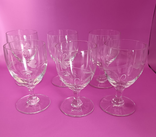 Six anciens verres - à, pied