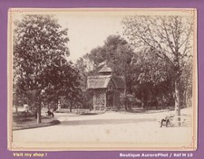 PHOTO 1890, TOULOUSE, JARDIN, CABANE EN BOIS RÉPUBLIQUE FRANÇAISE   -M10
