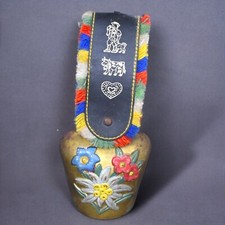 Ancienne cloche à vache métal dorée avec lanière en cuir  