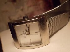 Montre vintage Azzaro Paris femme – boîtier courbé argenté & bracelet milanais