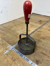 n° 2 old tool / outil ancien de cuisine , presse jus de viande en aluminium