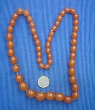 B36 Joli Collier Plastique 