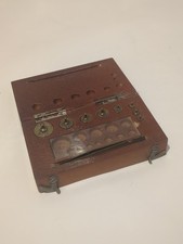 Ancien coffret de poids en laiton pour balance de bijoutier ou pharmacien