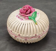 Boite bonbonnière ajourée