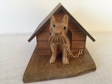 Ancienne boîte à cigarettes niche avec chien scottish-terrier en bois