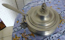 Grande Soupière décorée Étain 97 % + sa Louche étiquette Etains de Quiedeville