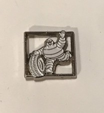N20 : RARE PIN'S PIN MICHELIN BIBENDUM @ MICHELIN SALUEUR AJOUREE ACIER @ RARE