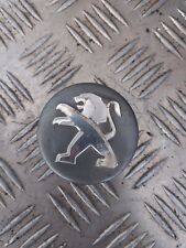 Centre roue Enjoliveur Jante - PEUGEOT - Réf : 9672558477 - GRIS FONCÉ