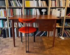 Bureau danois design en bois teck années 1960 deux tiroirs 