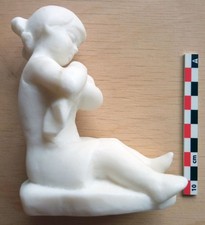 Fille russe avec une poupée figurine soviétique URSS en plastique dur...