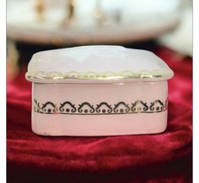 Porcelain trinket box with