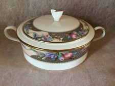 Superbe SOUPIERE en porcelaine fine du Japon Car 25 FRUITERA