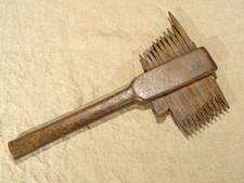 Outil ancien peigne à grès  tailleur de pierre  art populaire