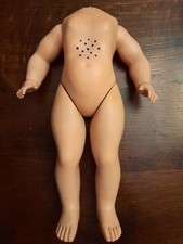 Corps de poupée Gégé qui a perdu la tête