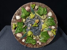 Plat en faience barbotine
