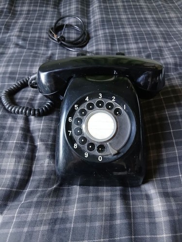Téléphone cadran rotatif - à,