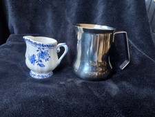 1 saucier / crémier Gien bleu et 1 pot a lait en inox