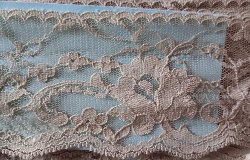 Dentelle ancienne metres - 5,