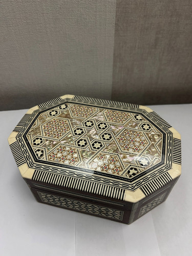 Très belle boite - très, bijoux