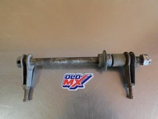 Axe de roue arrière Yamaha