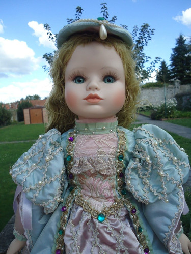 Poupee mundia porcelaine - mundia, en