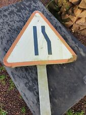 Ancien panneau de signalisation 1977 voie rétrécie vintage automobile déco 