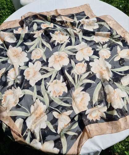 Grand foulard marque - de, "