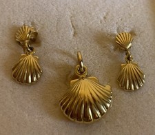 Médaillon et Boucles